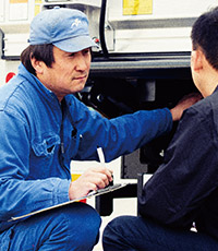 サービス事業部　トラックを想い、慕う